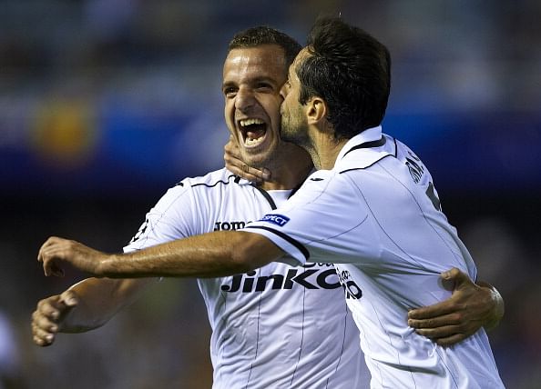 Jonas (R) of Valencia celebrates scoring with his teammate Roberto Soldado during the UEFA Champions League group F match between Valencia CF and LOSC Lille Metropole at Estadi de Mestalla on October 2, 2012 in Valencia, Spain. (Photo by Manuel Queimadelos Alonso/Getty Images)